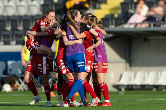 Piteås spelare jublar