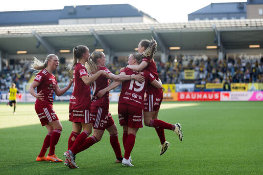 Piteås spelare jublar