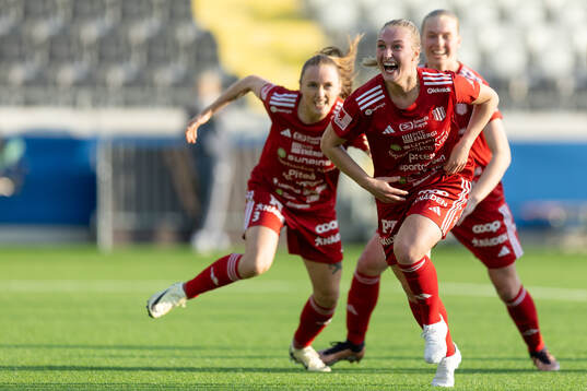 Piteås Emma Viklund jublar