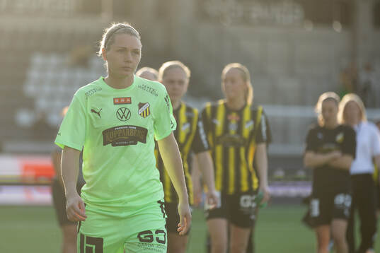 Häckens målvakt Jennifer Falk deppar