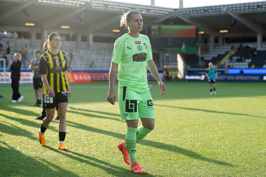 Häckens målvakt Jennifer Falk deppar