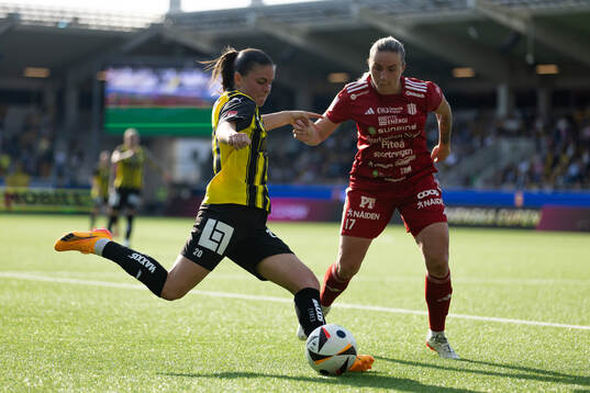 Häckens Hanna Wijk och Piteås Wilma Carlsson