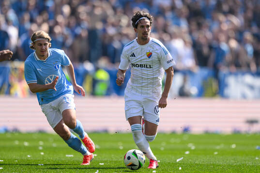 Malmö FFs Sebastian Nanasi och Djurgårdens Gustav Wikheim