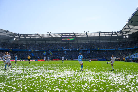 Djurgårdens Samuel Dahl och Malmö FFs Jens Stryger Larsen
