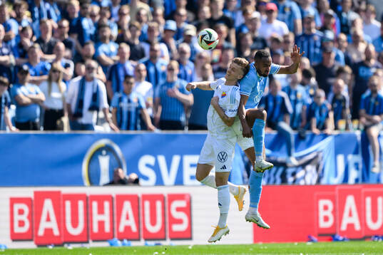 Djurgårdens Samuel Leach Holm och Malmö FFs Isaac Thelin