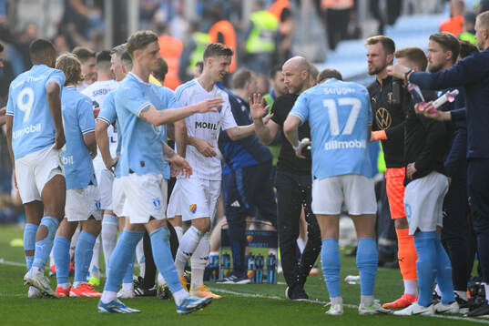 Djurgårdens Samuel Leach Holm och Malmö FFs tränare