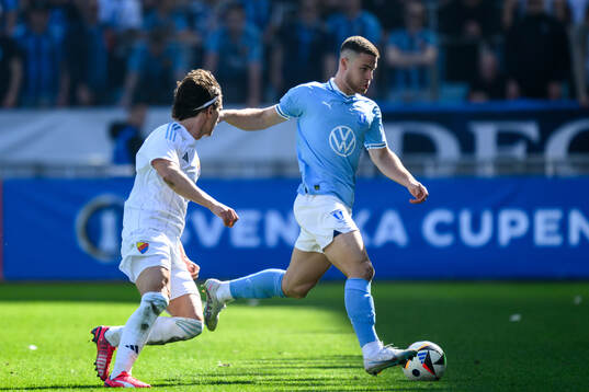 Djurgårdens Gustav Wikheim oh Malmö FFs Gabriel Dal Toe