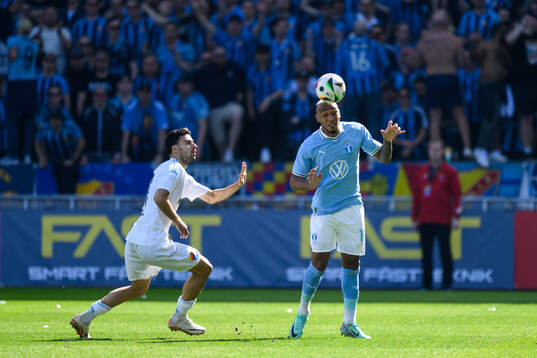 Djurgårdens Deniz Hummet  och Malmö FFs Derek Cornelius