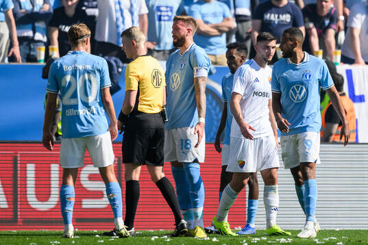 Domare Adam Ladebäck och Malmö FFs Pontus Jansson