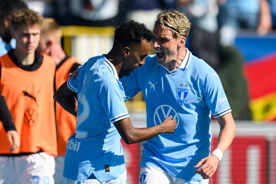 Malmö FFs Taha Abdi Ali och Jens Stryger Larsen jublar