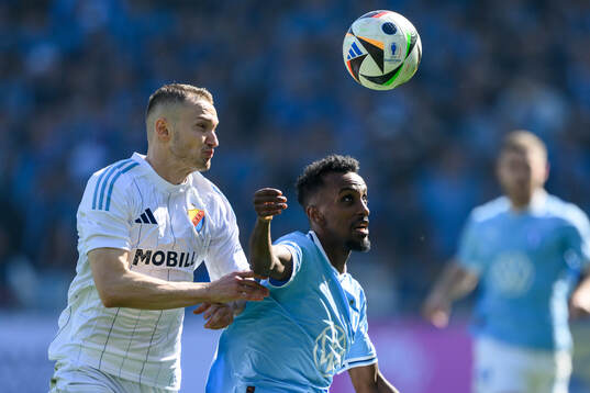 Djurgårdens Piotr Johansson och Malmö FFs Taha Abdi Ali