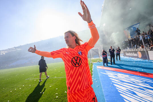 Malmö FFs målvakt Johan Dahlin jublar