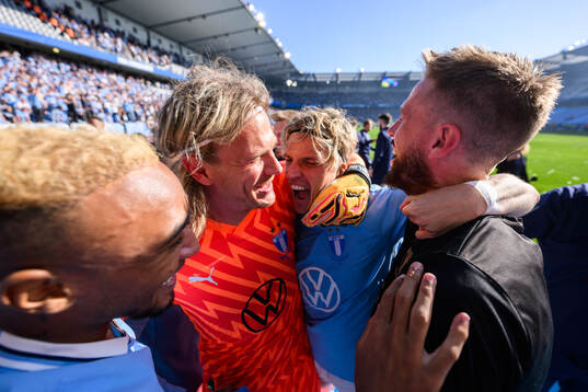 Malmö FFs målvakt Johan Dahlin och Jens Stryger Larsen