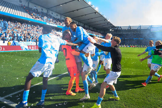 Malmö FFs målvakt Johan Dahlin, Derek Cornelius och