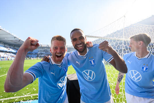 Malmö FFs Anders Christiansen och Isaac Thelin jublar
