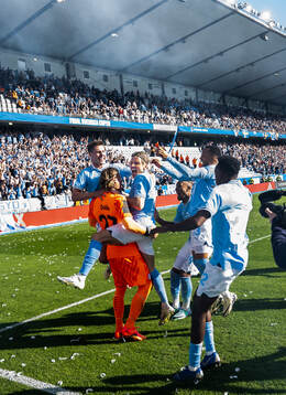 Malmö FFs Lasse Berg Johnsen, målvakt Johan Dahlin, Jens