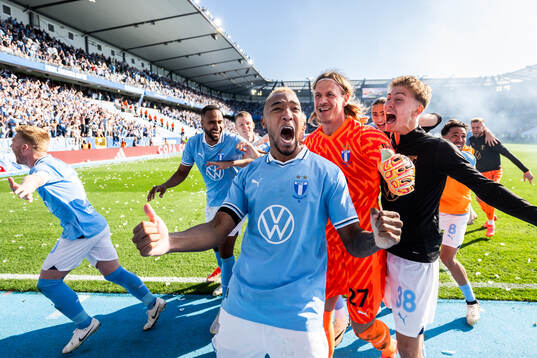 Malmö FFs Derek Cornelius, målvakt Johan Dahlin och Hugo