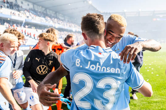 Malmö FFs Lasse Berg Johnsen och Derek Cornelius jublar