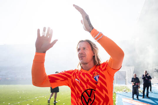 Malmö FFs målvakt Johan Dahlin jublar