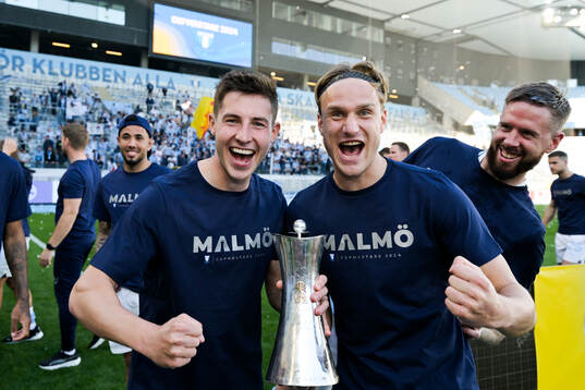 Malmö FFs Lasse Berg Johnsen och Erik Botheim jublar med