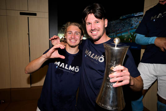 Malmö FFs Sebastian Nanasi och Stefano Vecchia poserar med