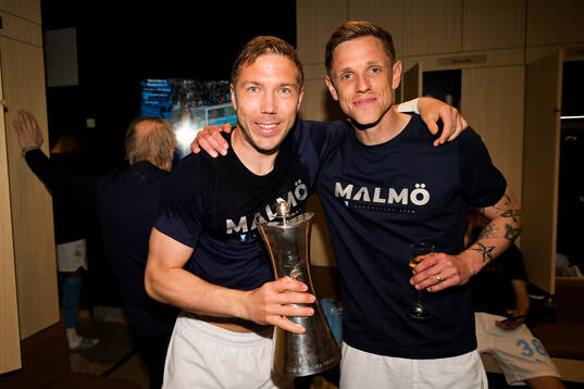 Malmö FFs Anton Tinnerholm och Søren Rieks poserar med