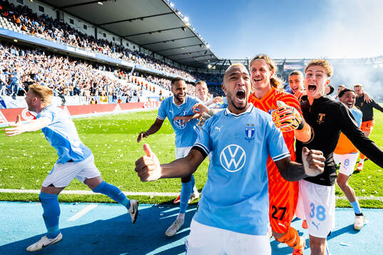 Malmö FFs Derek Cornelius, målvakt Johan Dahlin och Hugo
