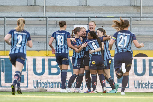 Husqvarnas spelare jublar