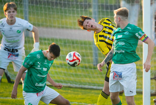 IFK Hässleholms Viktor Ahlgren i matchen i div. 2 mellan