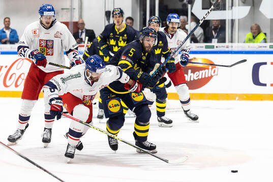 Michal Kempný of Czech Republic and Oscar Fantenberg of