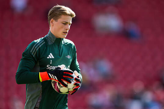 Sander Tangvik of Rosenborg warms up