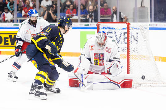Joakim Nygård of Sweden against Radko Gudas and goaltender