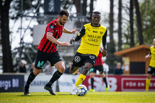Brommapojkarnas André Calisir och Mjällbys Silas Nwankwo