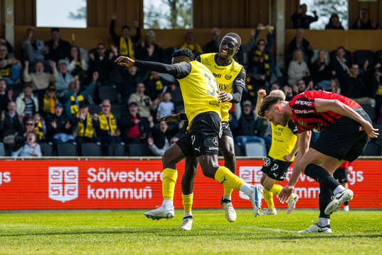 Mjällbys Silas Nwankwo jublar med Seedy Imam Jagne
