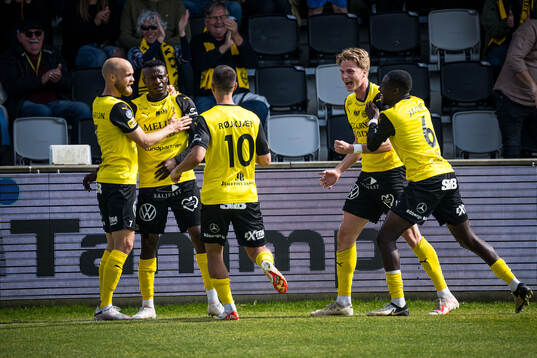 Mjällbys Silas Nwankwo jublar