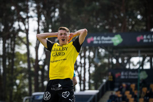 Mjällbys Elliot Stroud deppar