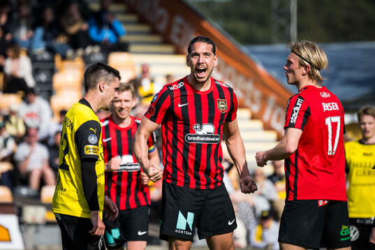 Brommapojkarnas Nikola Vasic jublar