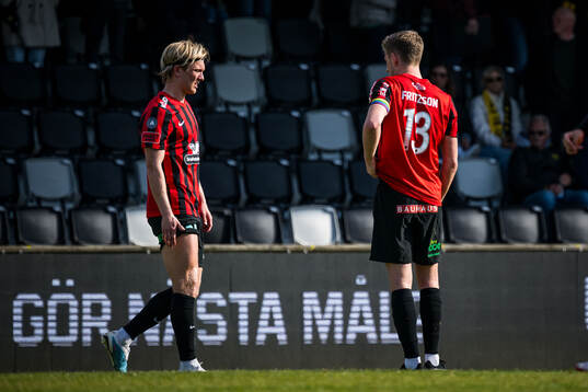 Brommapojkarnas Alexander Jensen och Ludvig Fritzson deppar