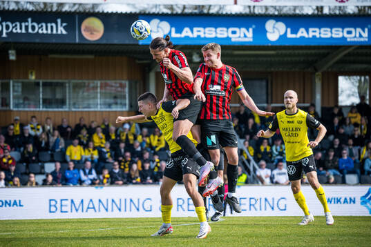 Mjällbys Nicklas Røjkjær och Brommapojkarnas Nikola