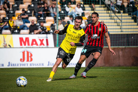 Mjällbys Jesper Gustavsson och Brommapojkarnas Nikola Vasic