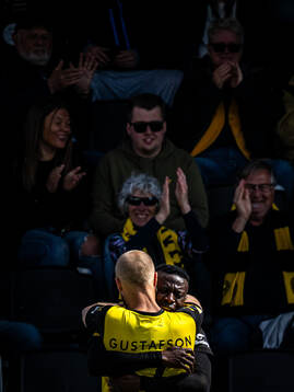 Mjällbys Silas Nwankwo och Viktor Gustafson jublar