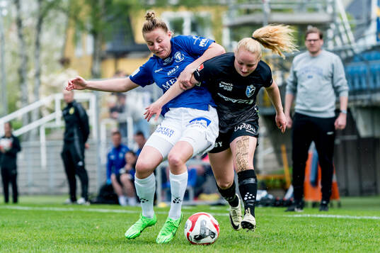 Trelleborgs Sofie Rewucha och Växjö DFFs Sophia