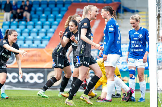 Växjö DFFs Emma Pennsäter jublar