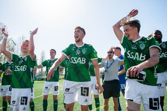 Brages Emil Tot Wikström jublar