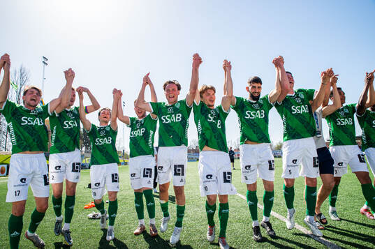 Brages spelare jublar