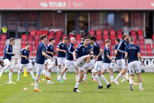 Gefles spelare värmer upp