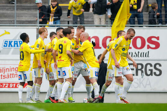 Falkenbergs spelare jublar