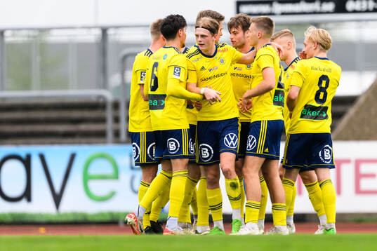 Ängelholms Max Eriksson jublar