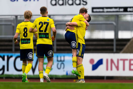 Ängelholms Max Eriksson och Philip Comnell jublar
