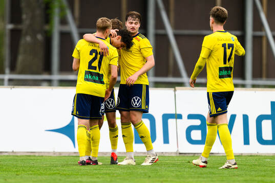 Ängelholms Ännäss Al Hamlawi och Johan Gudmundsson jublar